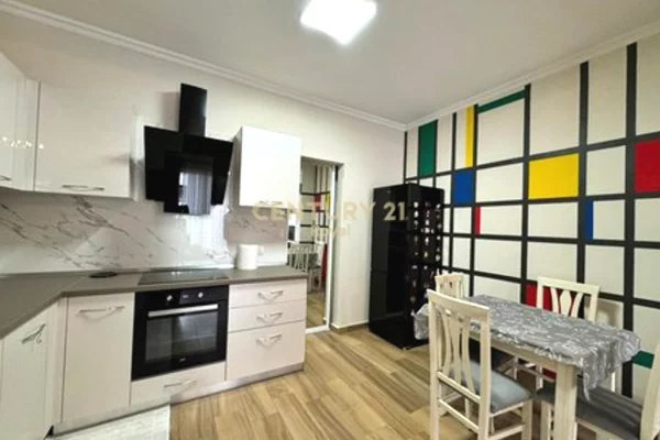 Shtepi me qera Apartament ne Tirane, 2+1, Mobilimi E mobiluar, Pagesa 700  Euro.