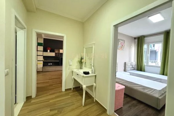 Shtepi me qera Apartament ne Tirane, 2+1, Mobilimi E mobiluar, Pagesa 700  Euro.