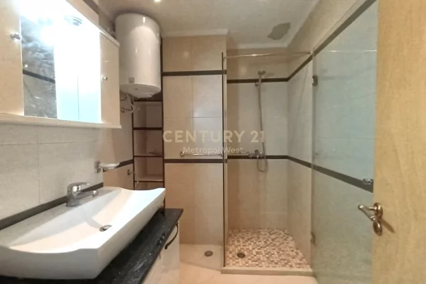 Shtepi me qera Apartament ne Tirane, 2+1, Mobilimi E mobiluar, Pagesa 650  Euro.