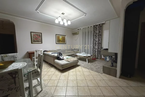 Shtepi ne shitje 3+1 ne Tirane - 330,000 Euro