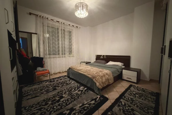 Shtepi ne shitje Apartament ne Tirane, 3+1, Mobilimi E mobiluar, Pagesa 330,000  Euro.