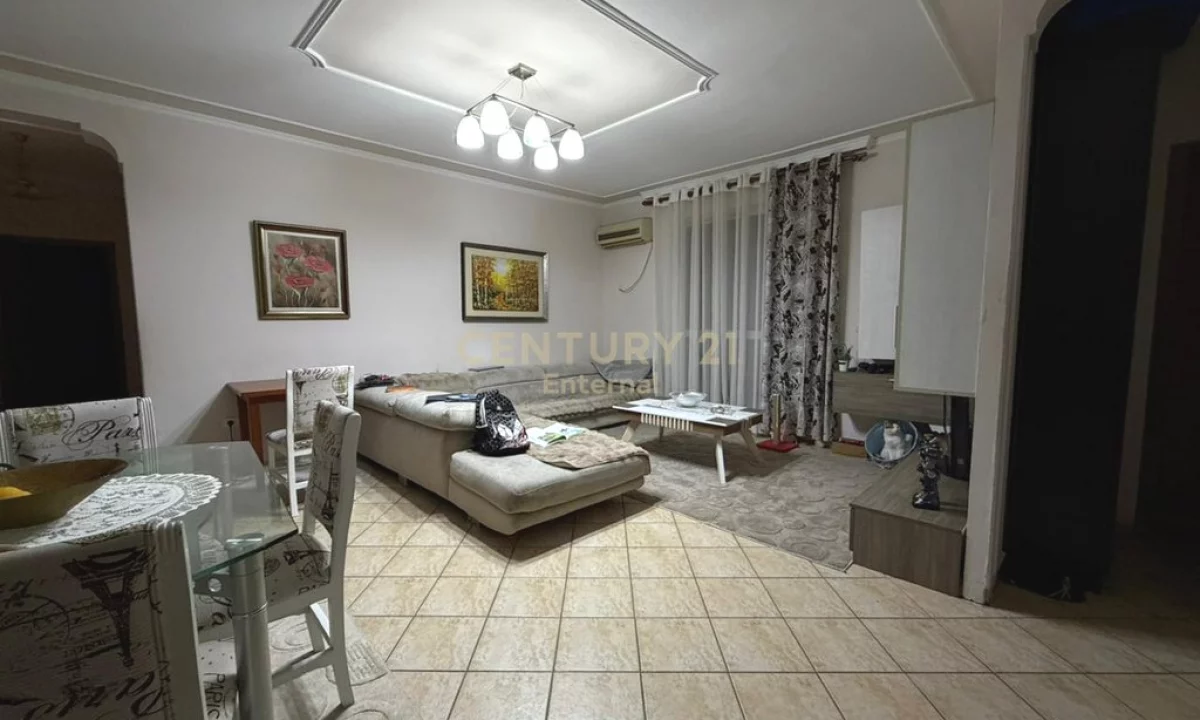 Shtepi ne shitje Apartament ne Tirane, 3+1, Mobilimi E mobiluar, Pagesa 330,000  Euro.