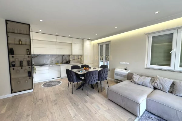 Shtepi ne shitje Apartament ne Tirane, 1+1, Mobilimi E mobiluar, Pagesa 170,000  Euro.