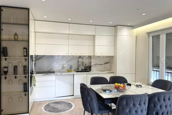 Shtepi ne shitje Apartament ne Tirane, 1+1, Mobilimi E mobiluar, Pagesa 170,000  Euro.