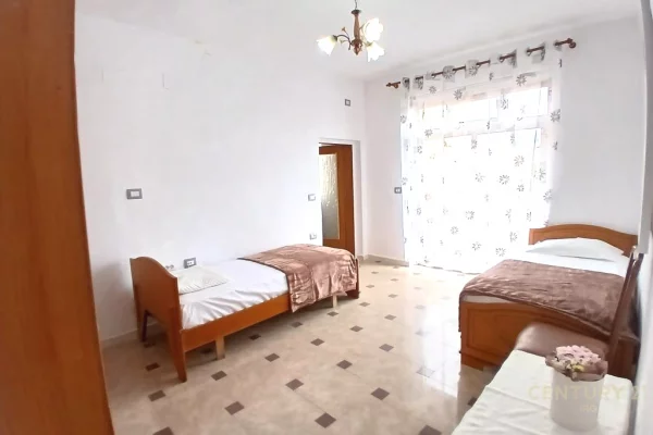 Shtepi me qera Apartament ne Tirane, 2+1, Mobilimi E mobiluar, Pagesa 650  Euro.