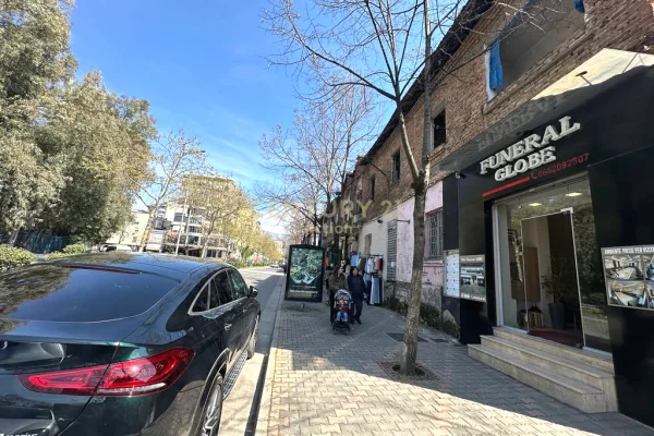 Ambient biznesi me qera 1+1 ne Tirane - 1,350 Euro