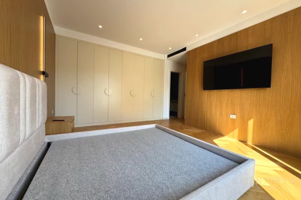 Shtepi me qera Apartament ne Tirane, 2+1, Mobilimi E mobiluar, Pagesa 2,500  Euro.