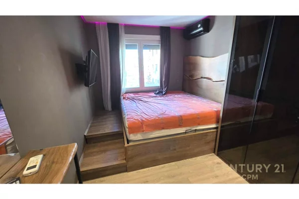 Shtepi ne shitje Apartament ne Tirane, 1+1, Mobilimi E mobiluar, Pagesa 180,000  Euro.