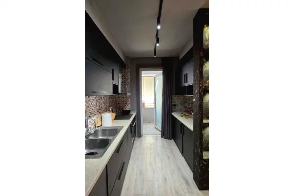 Shtepi ne shitje Apartament ne Tirane, 1+1, Mobilimi E mobiluar, Pagesa 180,000  Euro.