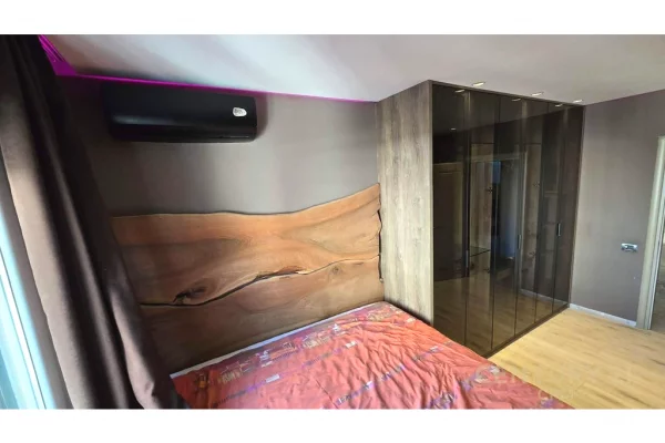 Shtepi ne shitje Apartament ne Tirane, 1+1, Mobilimi E mobiluar, Pagesa 180,000  Euro.