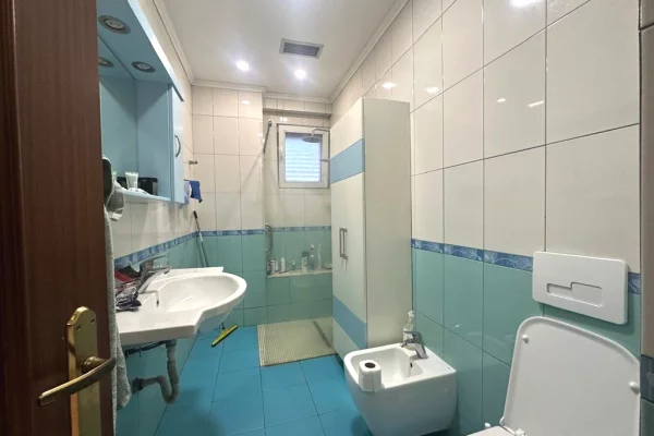 Shtepi me qera Apartament ne Tirane, 2+1, Mobilimi E mobiluar, Pagesa 650  Euro.