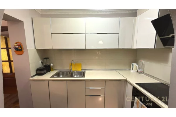 Shtepi ne shitje Apartament ne Tirane, 2+1, Mobilimi E mobiluar, Pagesa 225,000  Euro.