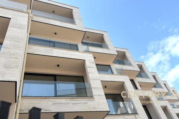 Shtepi ne shitje Apartament ne Sarande, 1+1, Mobilimi Bosh, pa mobiluar, Pagesa 225,000  Euro.
