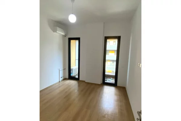 Japim zyre me qira te Square 21!