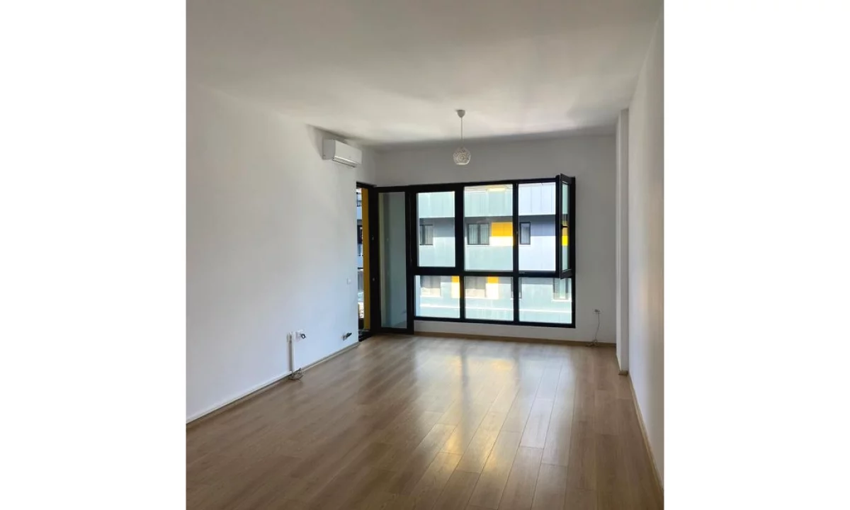 Japim zyre me qira te Square 21!