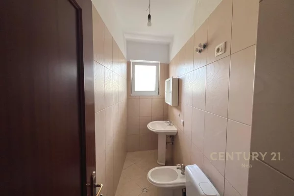 Shtepi me qera Apartament ne Tirane, 3+1, Mobilimi E mobiluar, Pagesa 500  Euro.