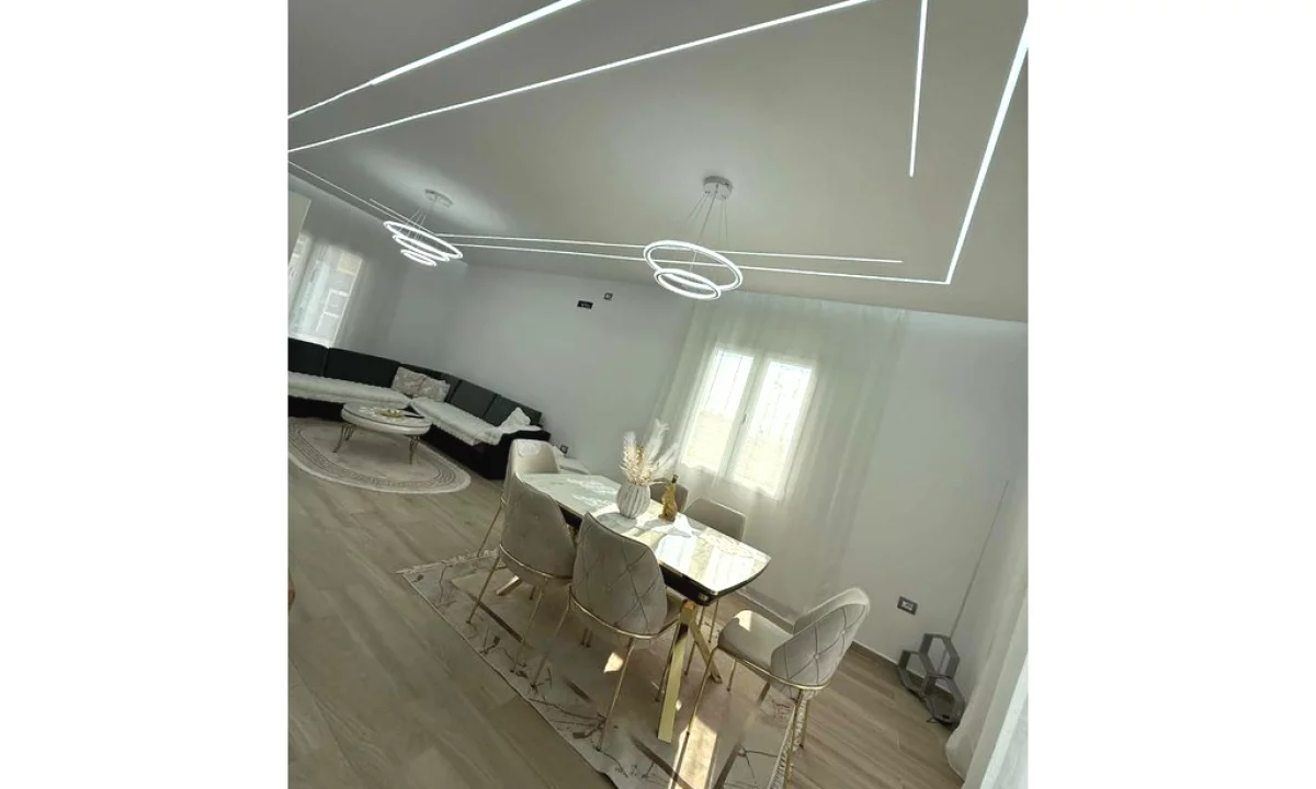 Shtepi me qera Vila Luksoze ne Tirane, 3+1, Mobilimi Pjeserisht e mobiluar, Pagesa 600  Euro.