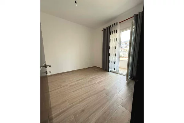 Shtepi me qera Vila Luksoze ne Tirane, 3+1, Mobilimi Pjeserisht e mobiluar, Pagesa 600  Euro.