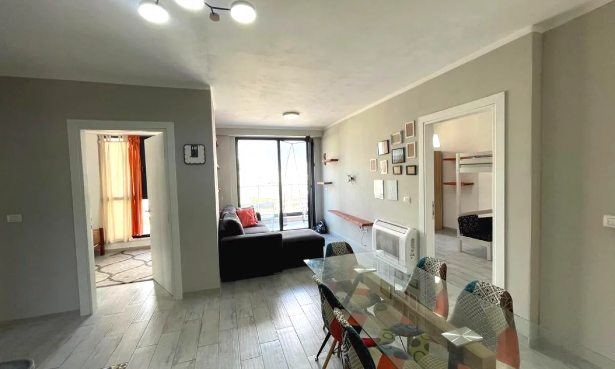 Shtepi me qera Apartament ne Tirane, 3+1, Mobilimi E mobiluar, Pagesa 700  Euro.