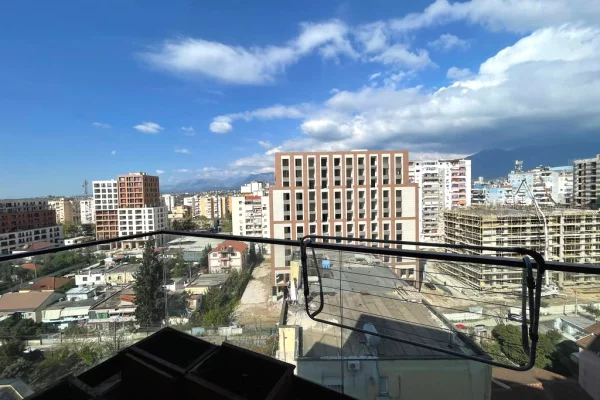 Shtepi me qera Apartament ne Tirane, 3+1, Mobilimi E mobiluar, Pagesa 700  Euro.