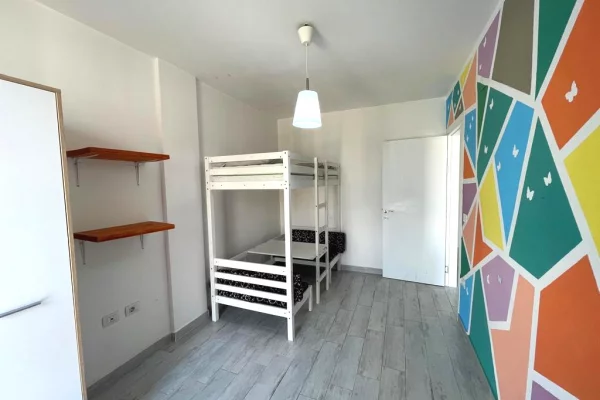 Shtepi me qera Apartament ne Tirane, 3+1, Mobilimi E mobiluar, Pagesa 700  Euro.