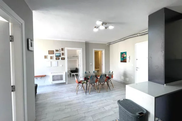 Shtepi me qera Apartament ne Tirane, 3+1, Mobilimi E mobiluar, Pagesa 700  Euro.