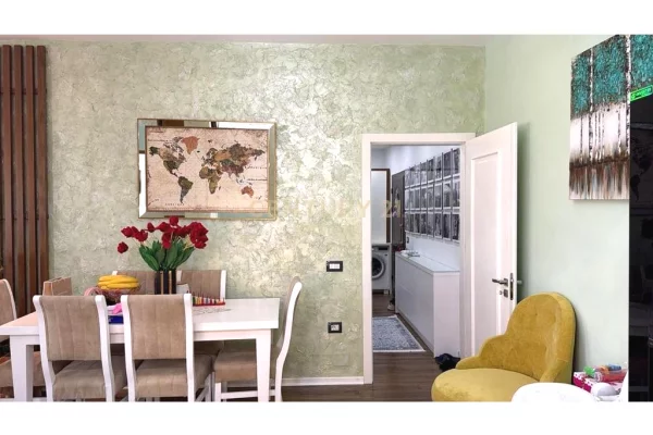 Shtepi ne shitje Apartament ne Tirane, 2+1, Mobilimi E mobiluar, Pagesa 185,000  Euro.