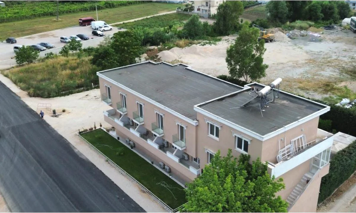 JEPET AMBJENT BIZNESI PER QIRA NE RRUGEN TIRANE-NDROQ