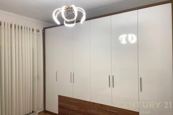 Shtepi ne shitje Apartament ne Tirane, 1+1, Mobilimi E mobiluar, Pagesa 140,000  Euro.