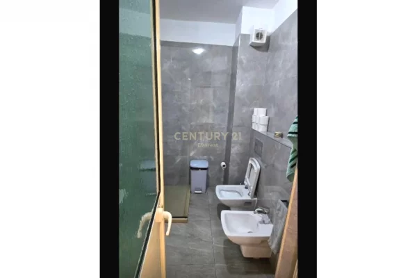 Shtepi ne shitje Apartament ne Tirane, 2+1, Mobilimi E mobiluar, Pagesa 145,000  Euro.