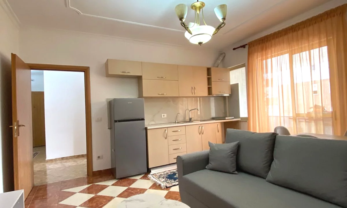 Shtepi me qera Apartament ne Tirane, 2+1, Mobilimi E mobiluar, Pagesa 65,000  Leke.