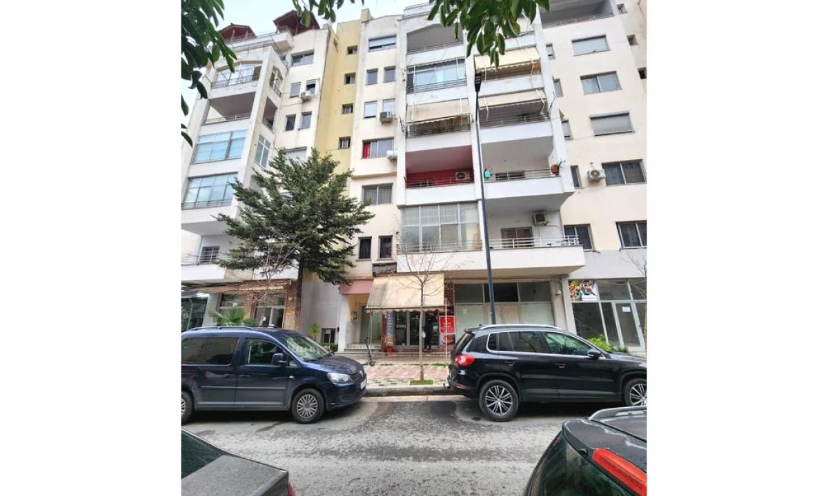 Shtepi ne shitje Apartament ne Tirane, 1+1, Mobilimi E mobiluar, Pagesa 100,000  Euro.