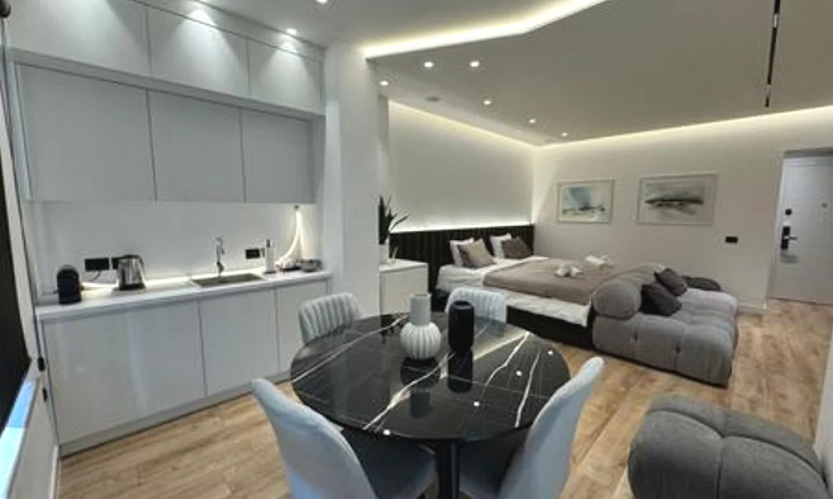 Shtepi ne shitje Apartament ne Tirane, Garsoniere, Mobilimi E mobiluar, Pagesa 180,000  Euro.