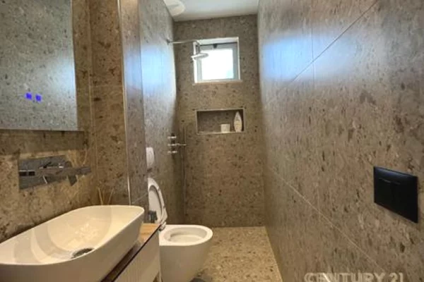 Shtepi ne shitje Apartament ne Tirane, Garsoniere, Mobilimi E mobiluar, Pagesa 180,000  Euro.