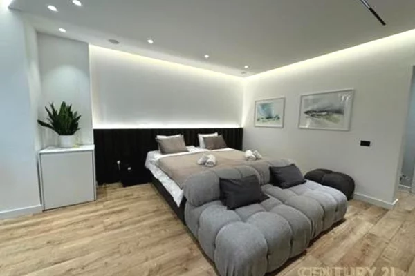 Shtepi ne shitje Apartament ne Tirane, Garsoniere, Mobilimi E mobiluar, Pagesa 180,000  Euro.