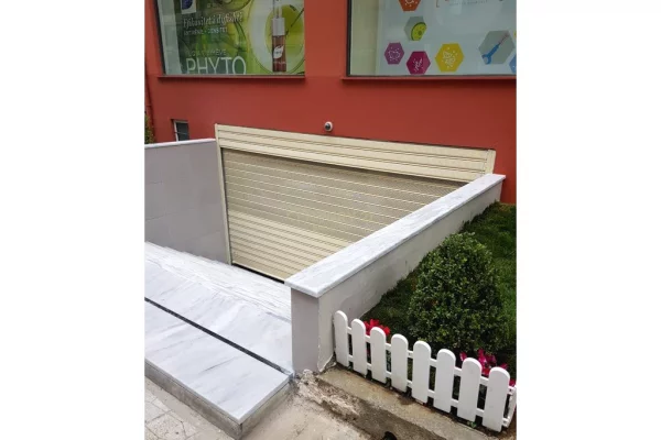 Ambiente Commerciale in Vendita 1+1 a Tirana - 201,600 Euro