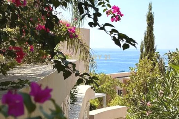 Luxury villas for sale in Vlora 3+1, Emty