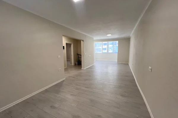 Ambient biznesi me qera 1+1 ne Tirane - 800 Euro