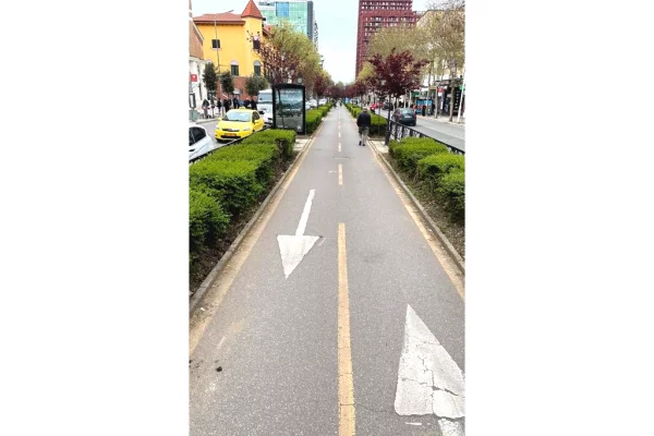 Ambiente Commerciale in Vendita 3+1 a Tirana - 497,000 Euro