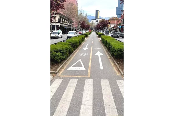 Ambiente Commerciale in Vendita 3+1 a Tirana - 497,000 Euro