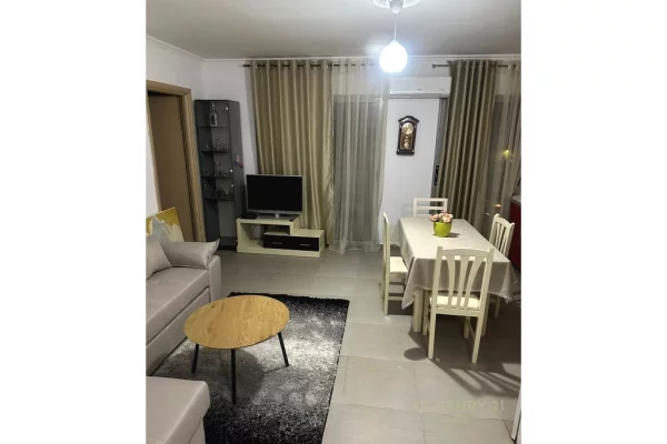 Shtepi me qera Apartament ne Tirane, 2+1, Mobilimi E mobiluar, Pagesa 550  Euro.