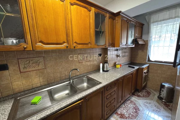 Shtepi me qera Apartament ne Tirane, 2+1, Mobilimi E mobiluar, Pagesa 550  Euro.