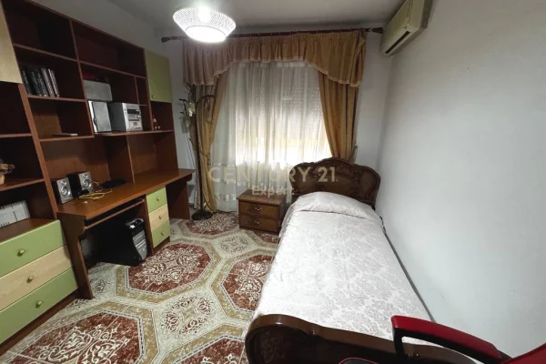 Shtepi me qera Apartament ne Tirane, 2+1, Mobilimi E mobiluar, Pagesa 550  Euro.