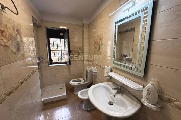 Shtepi me qera Apartament ne Tirane, 2+1, Mobilimi E mobiluar, Pagesa 550  Euro.