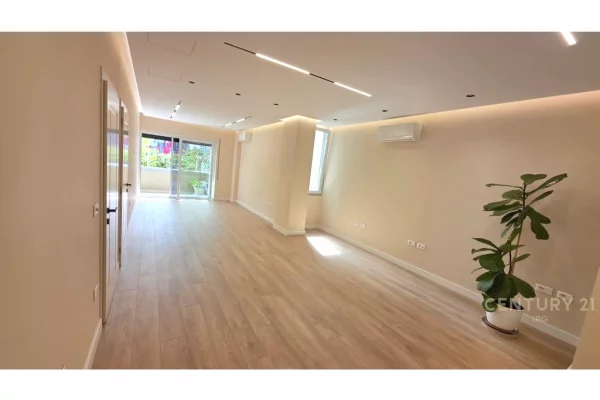 Ambient biznesi me qera 3+1 ne Tirane - 2,500 Euro