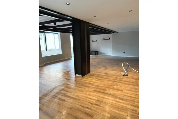 Ambient biznesi me qera 3+1 ne Tirane - 1,100 Euro