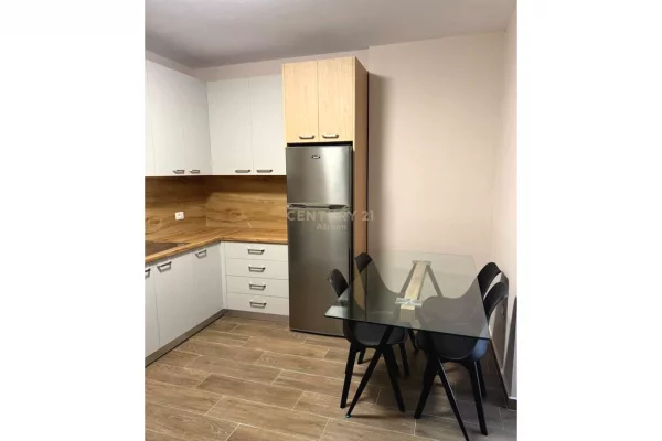 Shtepi me qera Apartament ne Tirane, 2+1, Mobilimi E mobiluar, Pagesa 650  Euro.
