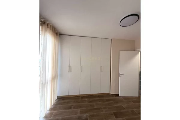 Shtepi me qera Apartament ne Tirane, 2+1, Mobilimi E mobiluar, Pagesa 650  Euro.