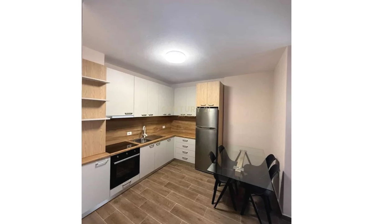 Shtepi me qera Apartament ne Tirane, 2+1, Mobilimi E mobiluar, Pagesa 650  Euro.