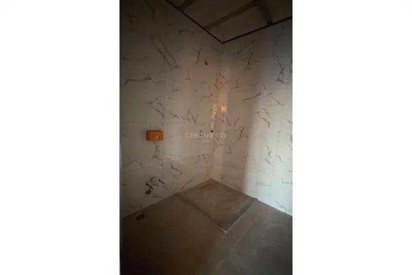 Apartment for sale in Durres 2+1, Emty